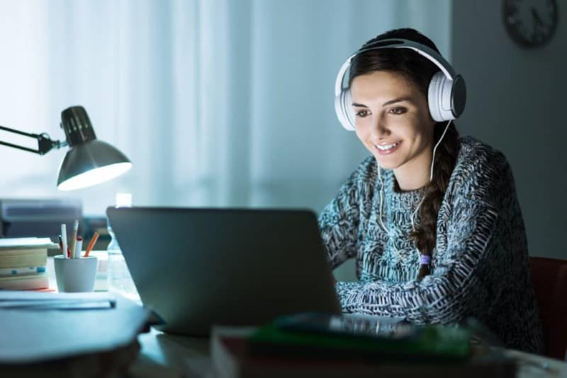 vendre-ses-formations-en-ligne-un-business-rentable Les solutions pour monétiser son site ne manquent pas. Encore faut-il qu'elles soient rentables. La vente de formations en ligne est de celles-ci. Tout en restant relativement simple d'un point de vue technique. Petit guide.